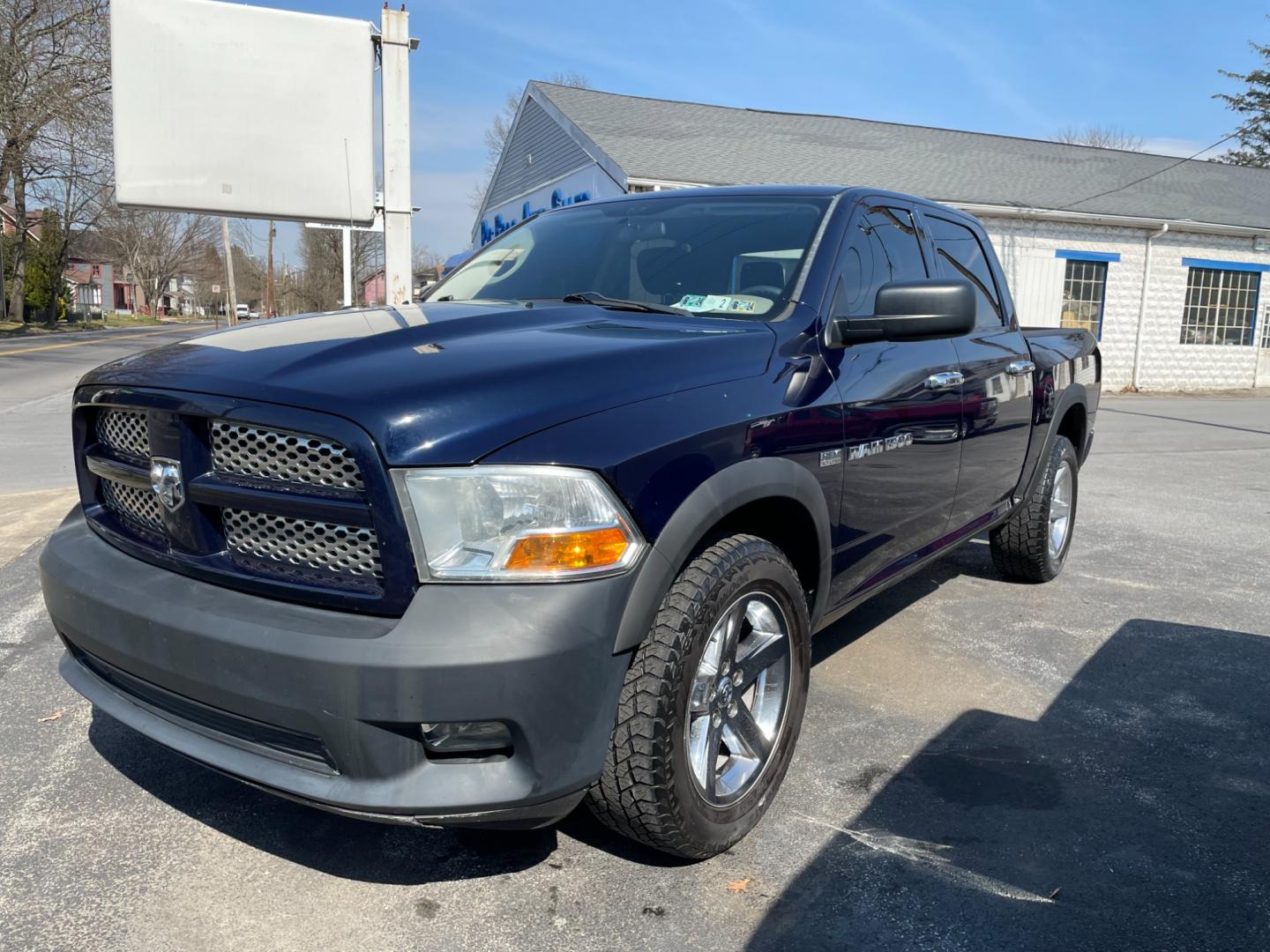 2012 blue Dodge Ram 1500 ST Crew Cab 4WD (1C6RD7KT4CS) with an 5.7L V8 OHV 16V engine, 6-Speed Automatic transmission, located at 101 N. Main Street, Muncy, PA, 17756, (570) 546-5462, 41.207691, -76.785942 - Photo#2